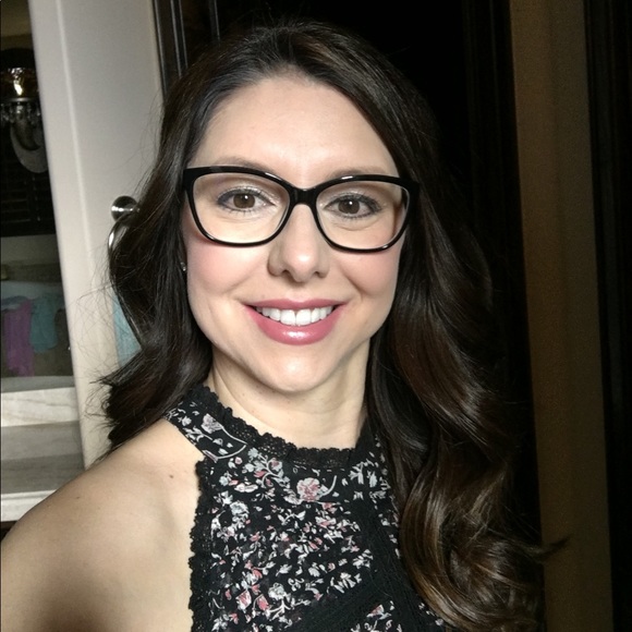 Meet your Posher, Wendy - Picture 2 of 2